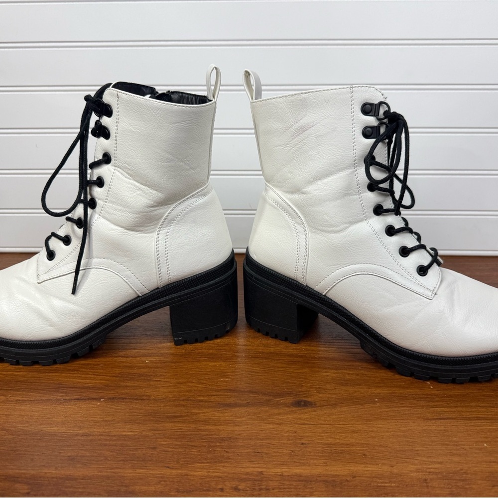 Mia women’s white & black lace up/side zipper combat/moto heeled boots. Size 8 - Picture 5 of 13
